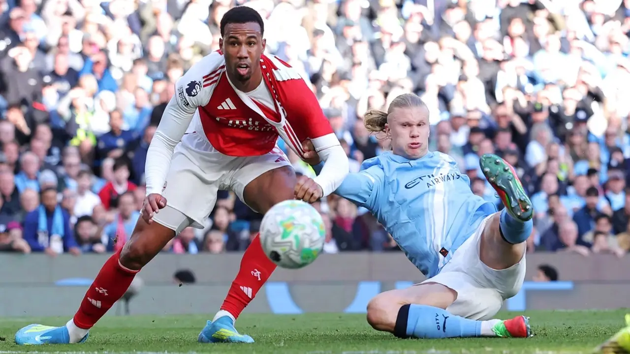 ما هي الحالة الراهنة لسباق لقب الدوري الإنجليزي الممتاز؟